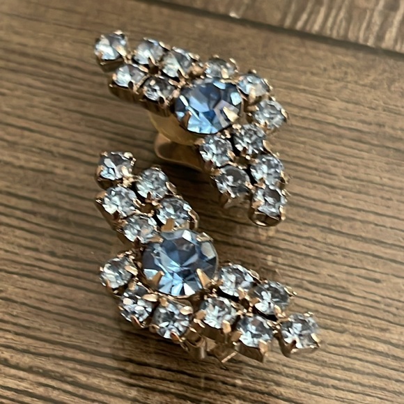 Vintage Light Blue Rhinestone Clip Earrings - Picture 3 of 14